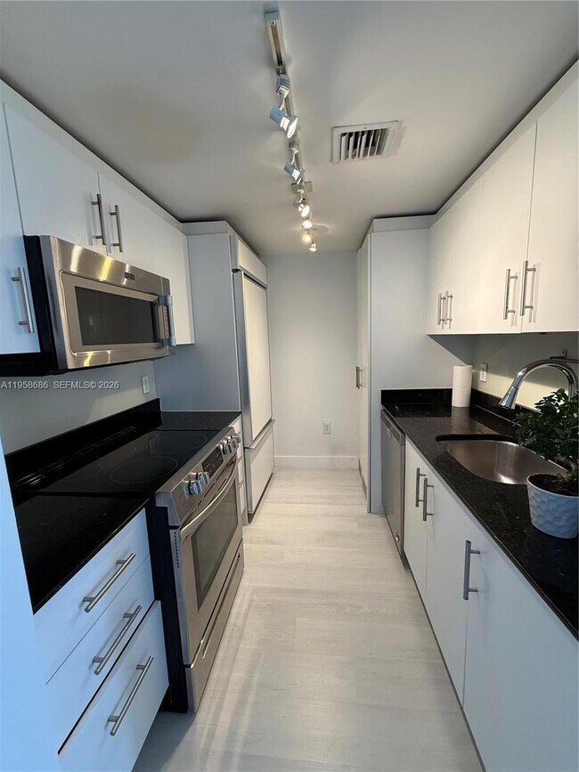 Photo - 10275 Collins Ave Unidad 420