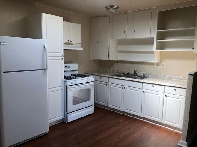 Photo - 1397 E Cypress Ave Unit B