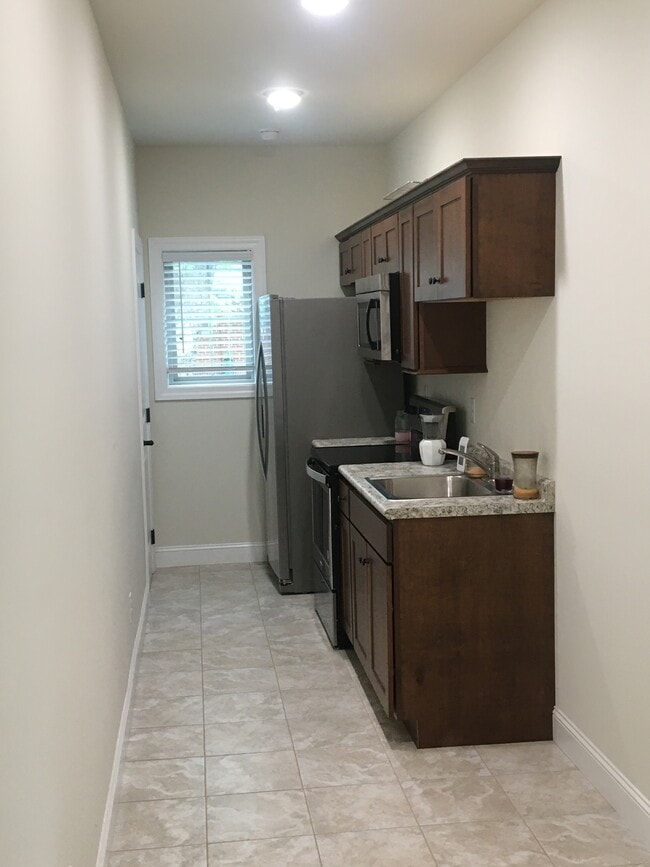 Building Entry - 255 E 14th St Unit D