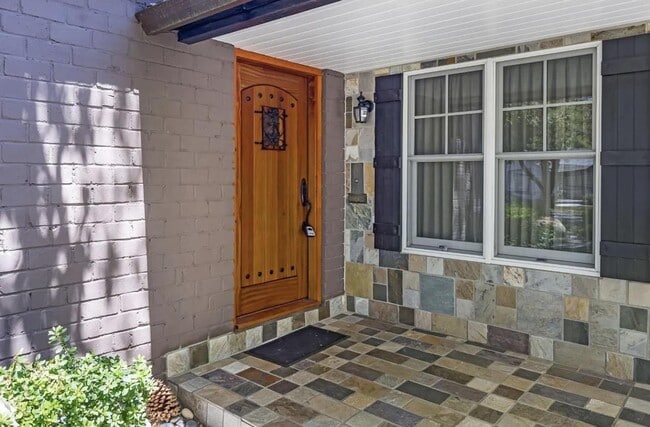 Photo - 978 N 3rd St