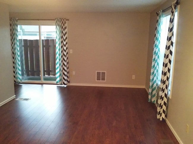 Living - 3305 Vittoria Way Unit 20