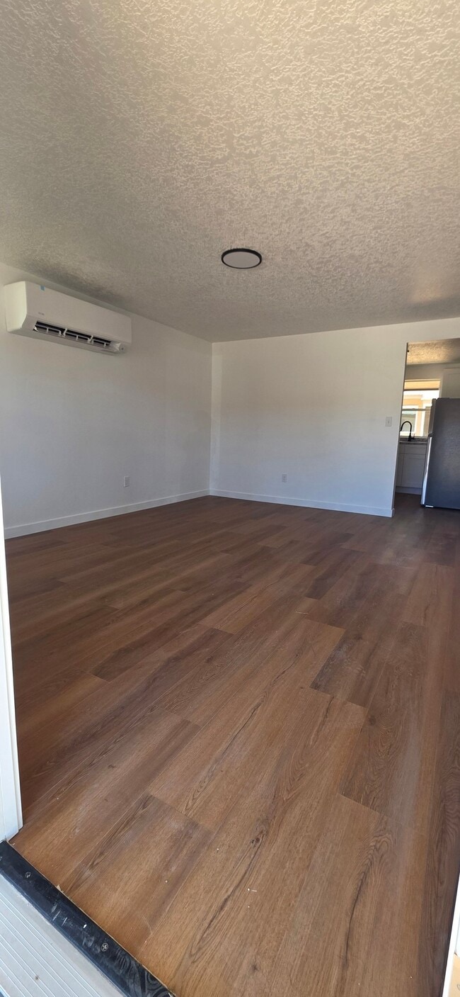 469 W 2nd St Unidad 3