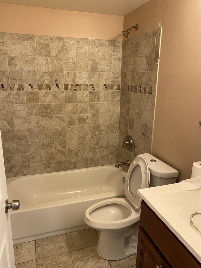 332 New St