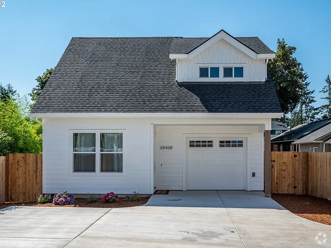 Building Photo - ?Modern 2BD/2BA Townhome-Style Unit in Fos...