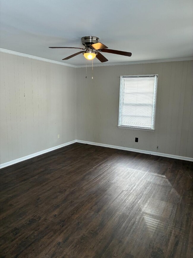 Photo - 803 Crawford St S