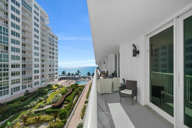 Photo - 5401 Collins Ave Condominio