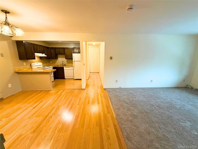 Photo - 11 Patterson Village Ct