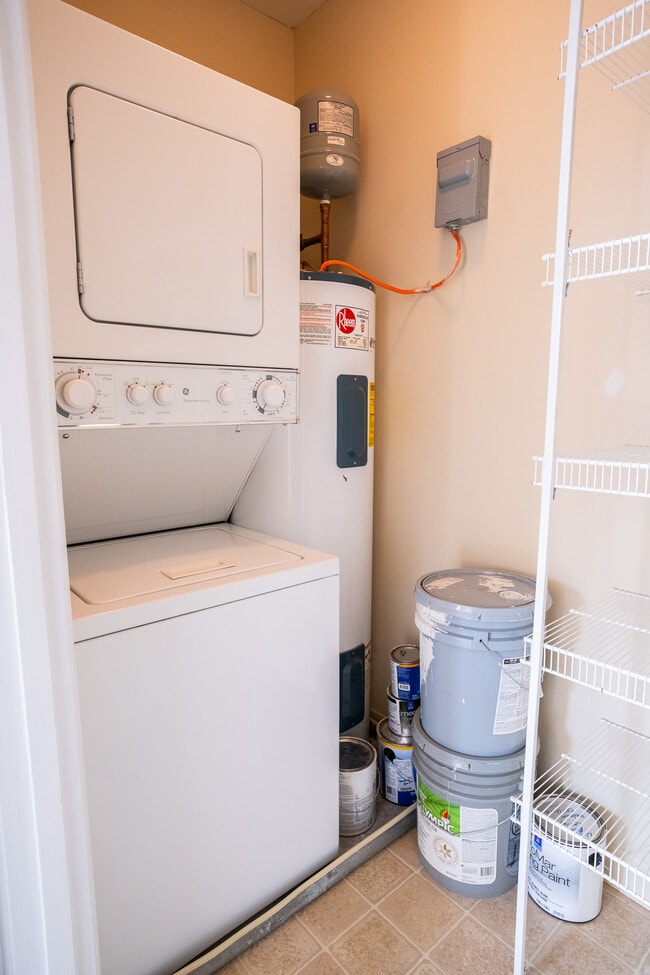 Washer and Dryer in Uniti - 501 Prospect Blvd Unit B-28