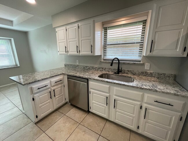 Photo - 3924 Waterford Way