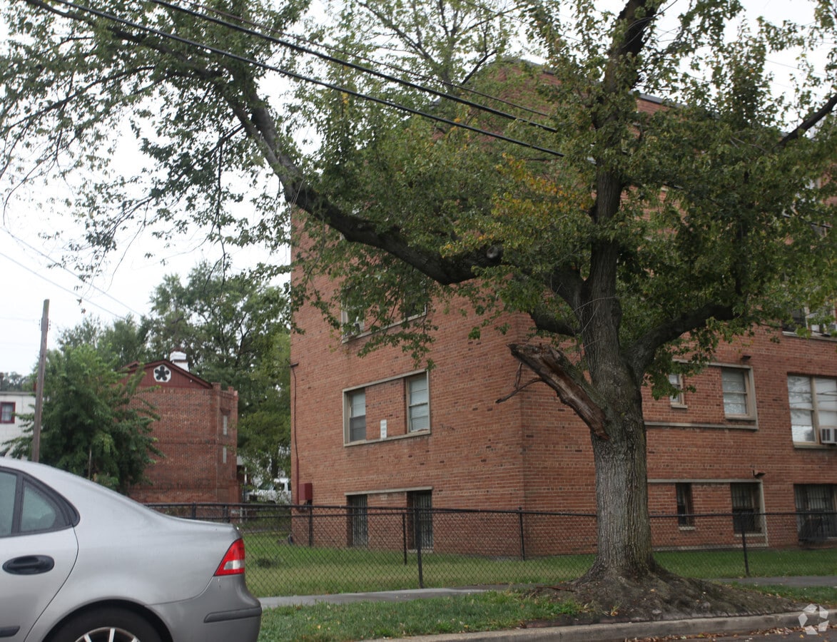 Photo - 4001 Hayes St NE