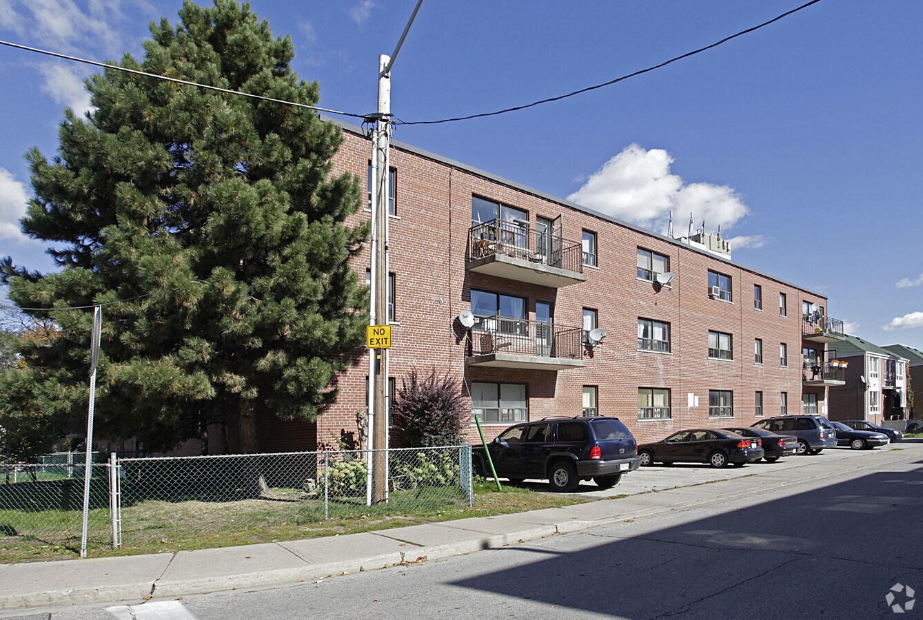 Photo - 2519 Lake Shore Blvd W