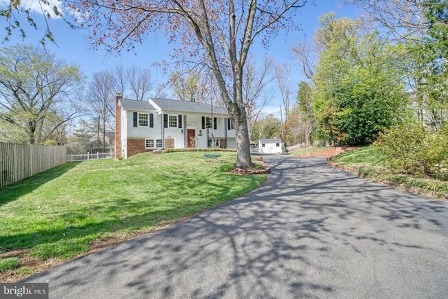 12805 Point Pleasant Dr