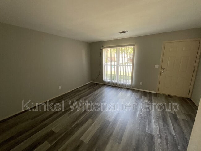 Photo - 201 W Wesley Dr