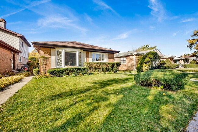 Building Photo - 9410 Lawler Ave