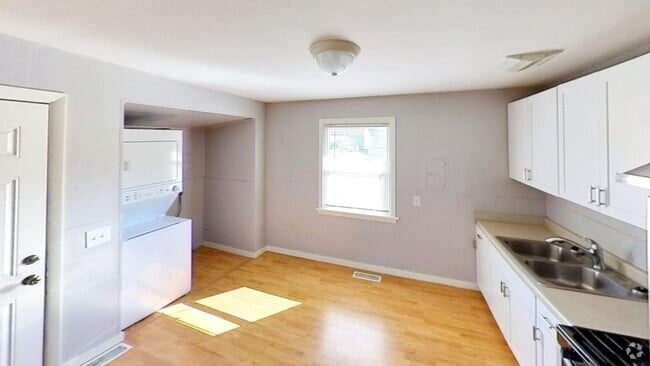 Building Photo - 2 Bedroom, 1 Bathroom Available! Rental