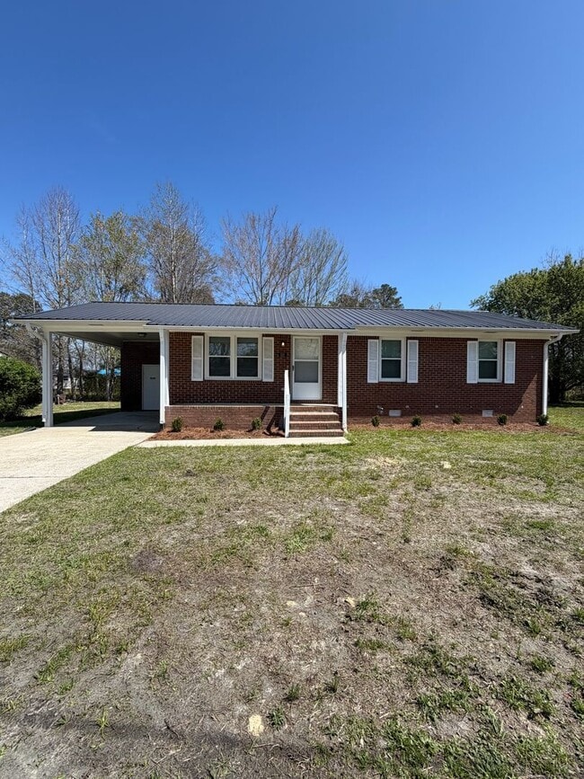 Photo - Charming 1,025 sq ft single-family home offering 3 bedrooms and 2 full bathrooms—perfect for comf...