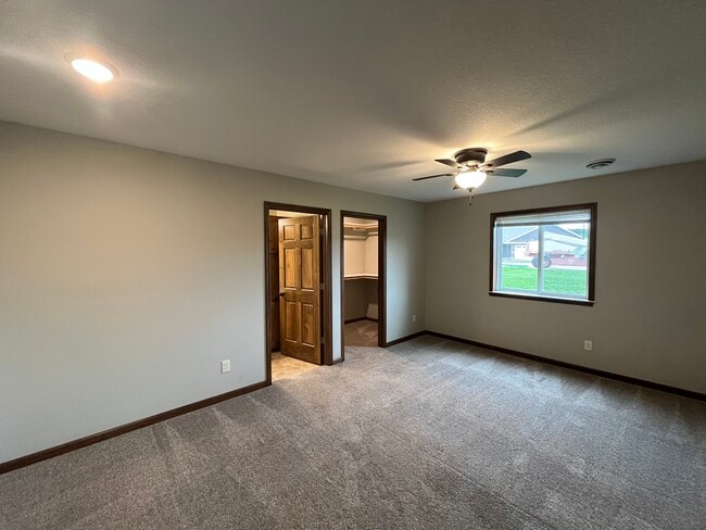 Photo - 704 E Wisconsin St