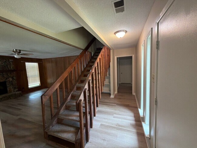 Photo - 2253 Mangum Rd
