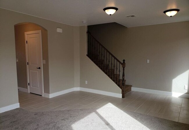 Photo - Desert Hills Gem!