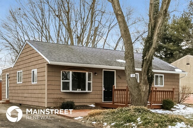 Photo - 225 Gladys Rd