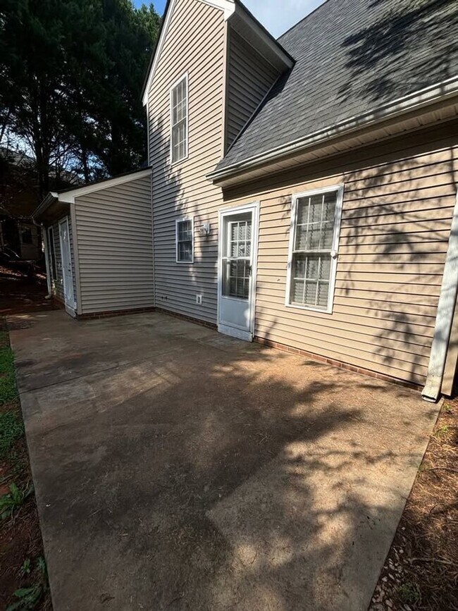 Photo - 3 Bedroom, 2 bath house with community pool