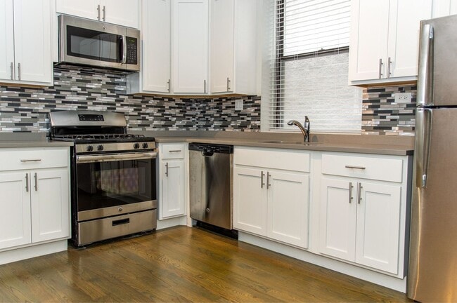 Photo - 3521 N Wilton Ave Unit 2F