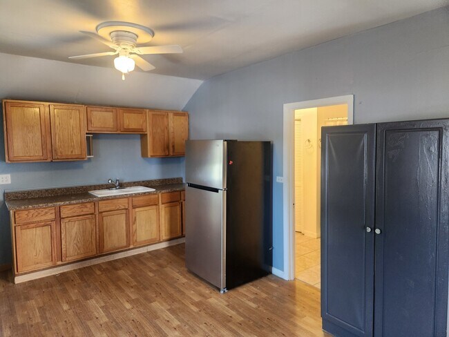 Photo - 106 W Comanche Ave
