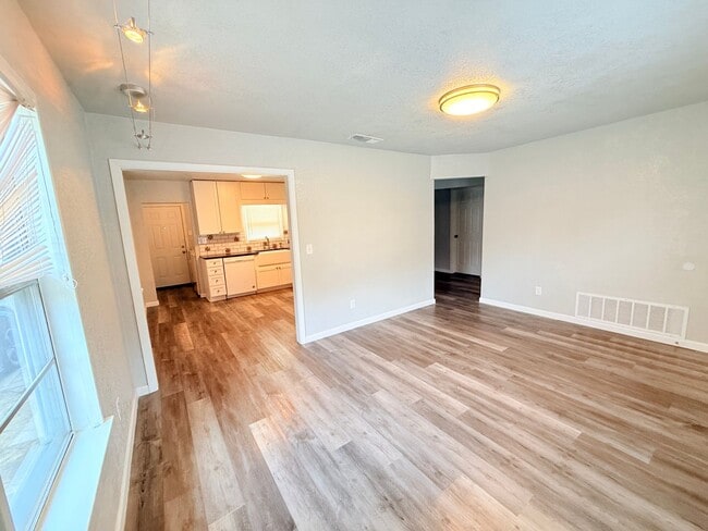 403 Veterans Ave