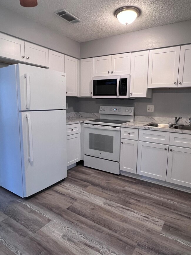 Photo - 2467 Mercury Dr