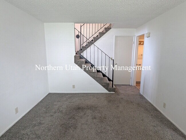 3204 S 1855 W
