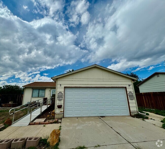 Building Photo - Charming 3 Bed 1 Bath Home