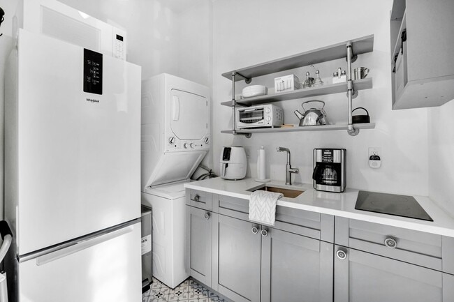 Photo - 170 5th St Unit 1