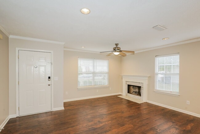 Photo - 897 Lavergne Ln