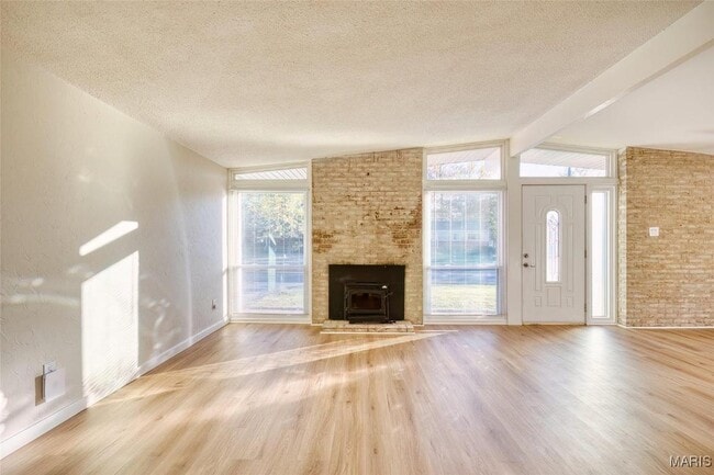 Photo - 825 Derhake Rd