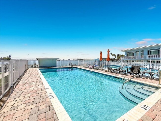 Building Photo - 1840 Shore Dr S Unit 5