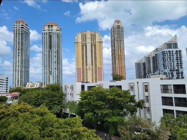 Photo - 200 178th Dr Unit 605