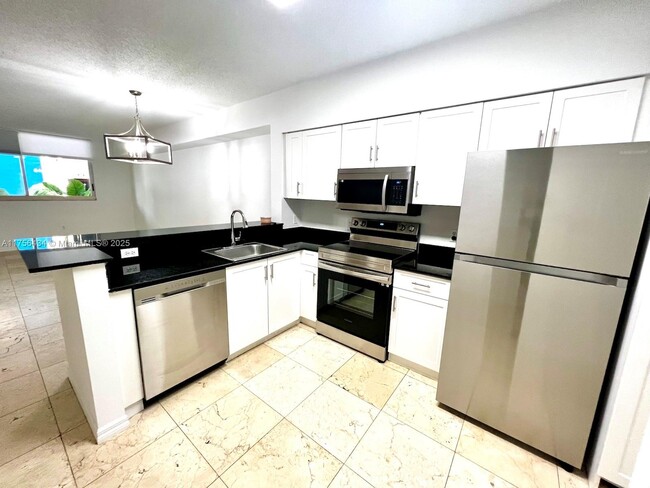 Photo - 5091 NW 7th St Unidad # 103 Rental