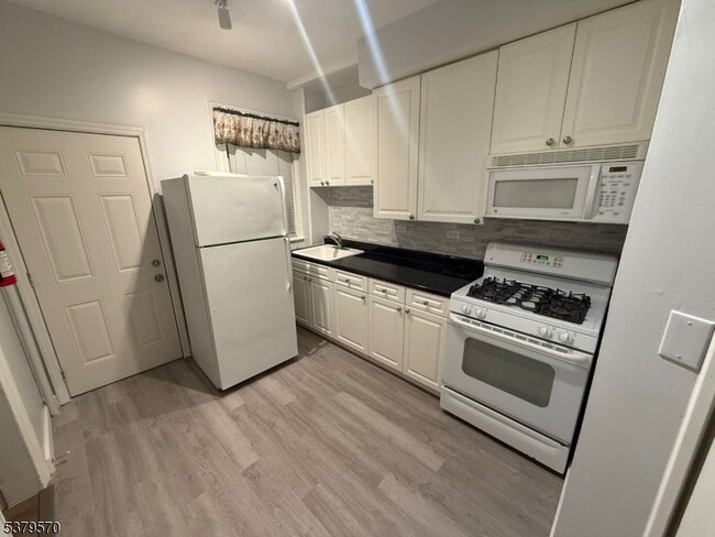 Photo - 751 E 25th St