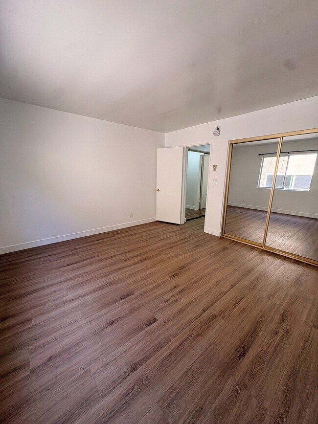 1825 N Gramercy Pl Unit 203