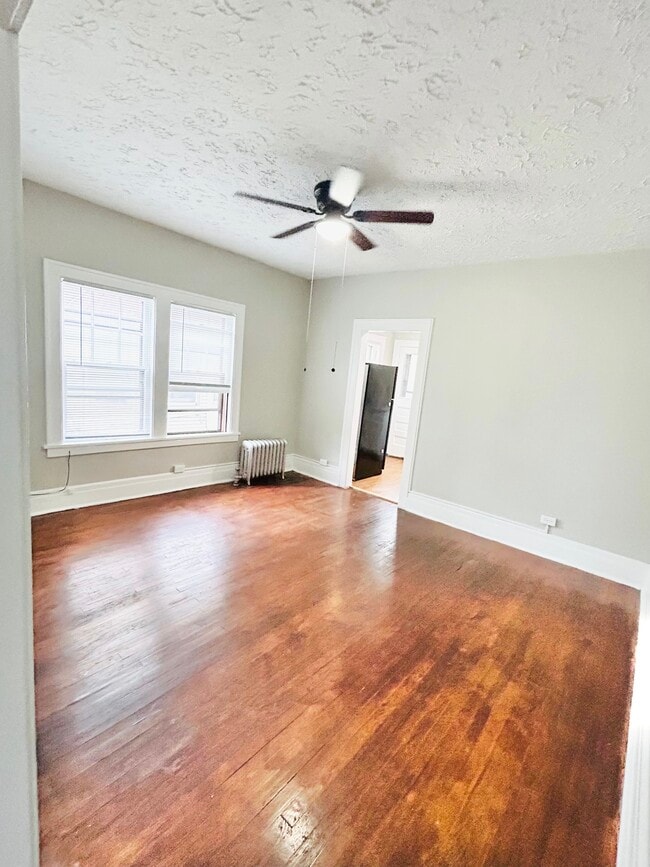 Photo - 2814 Hampshire Rd