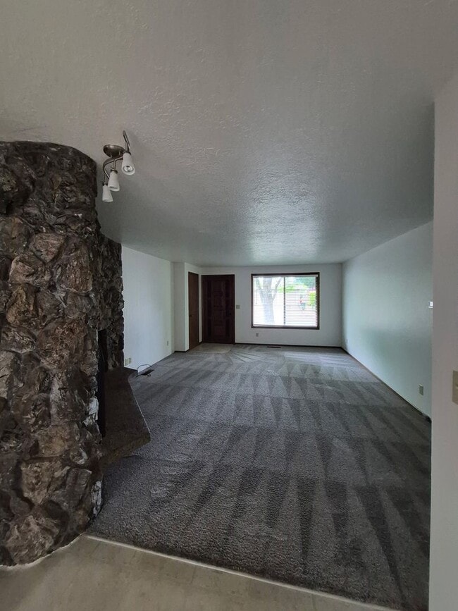 Photo - Charming South Salem Duplex!