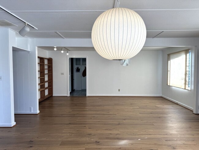 Photo - Aina Haina - Renovated 4 bedroom, 2 bath single family home