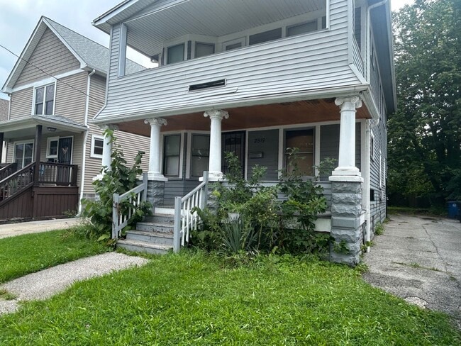 Building Photo - 2919 E 120th St Unit 2