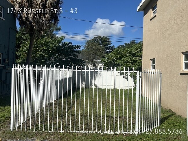 1743 Russell St S Unit 3