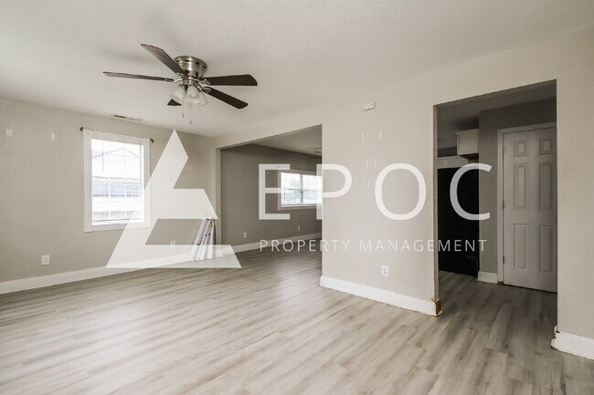 Photo - 1565 N Elgin Ave