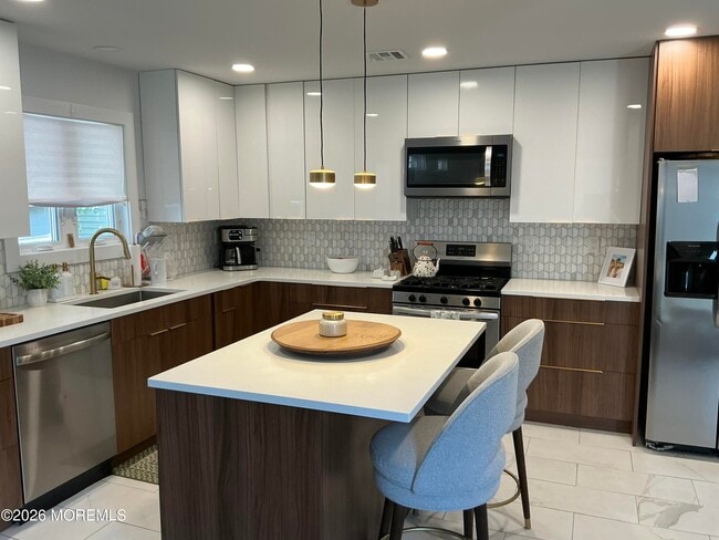 Photo - 706 3rd Ave