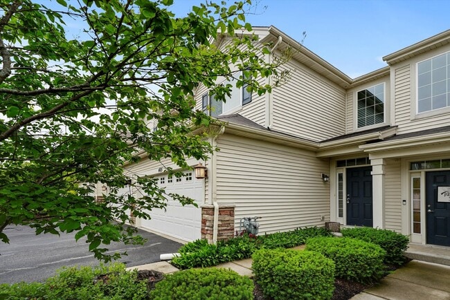 Photo - 2-bed/2.5-bath Townhouse in Round Lake