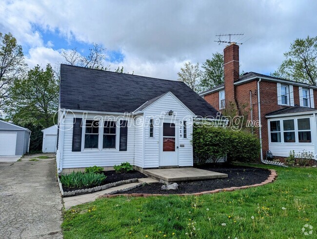 Building Photo - Remodeled 4-Bedroom with Addition and Garage! Rental