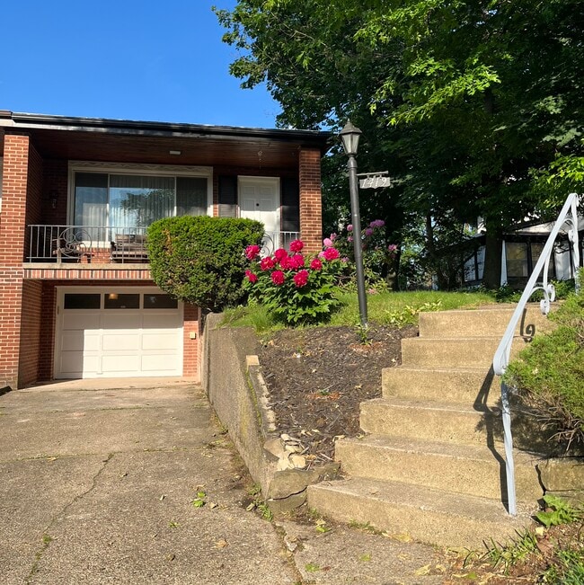 Building Photo - 1419 Beechwood Blvd
