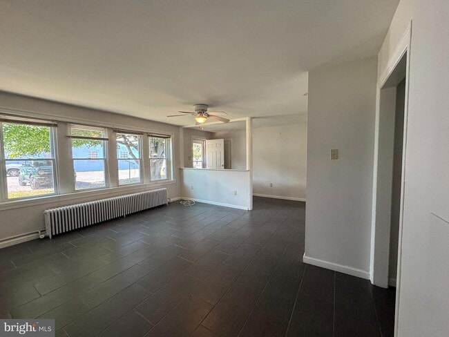 Building Photo - 221 Monroe St Rental